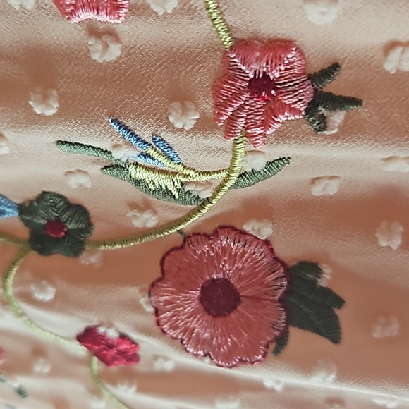 Blouse/dress size L.. I ❤️JOAN...PEACH WITH EMBROIDERED FLOWERS ON TOP - Picture 4 of 12